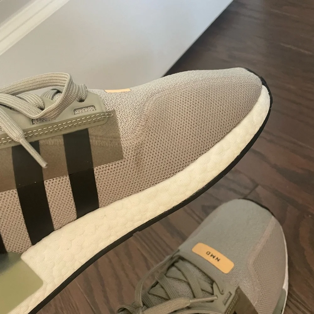 ADIDAS NMD_R1 V2 SHOES SIZE 12